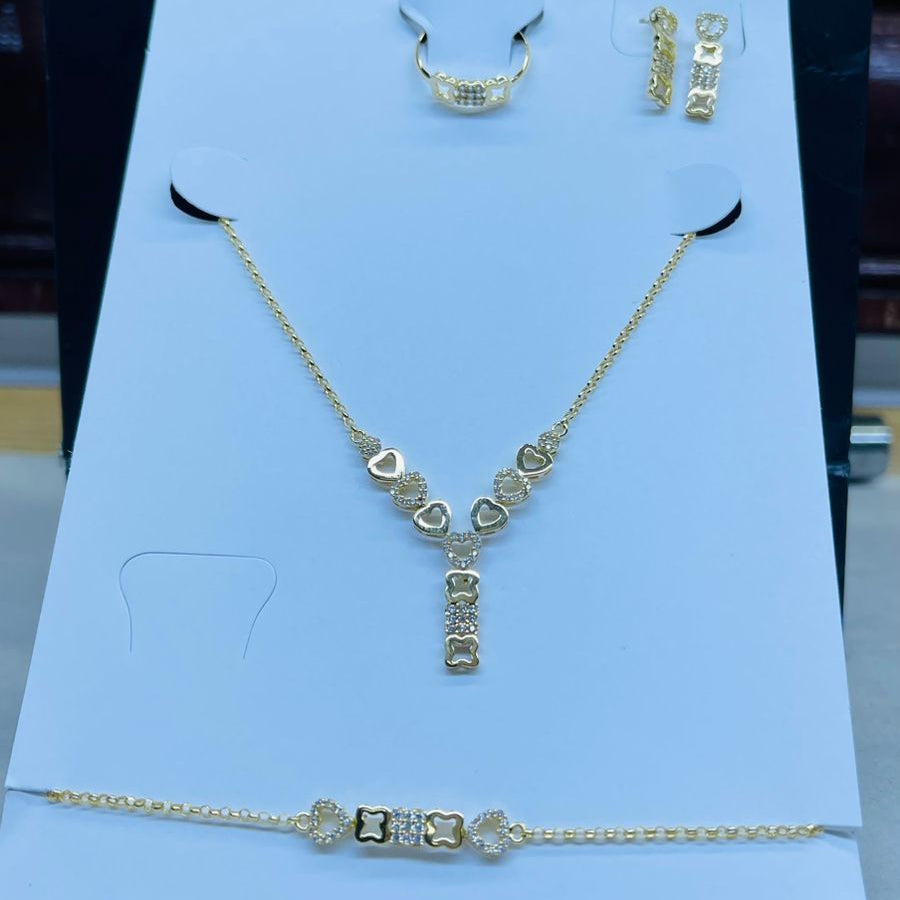 Parure Dorée Élégante avec Motifs Cœur et Croix